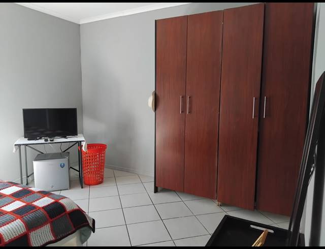 9 BEDROOM HOUSE FOR SALE IN COUNTRY CLUB